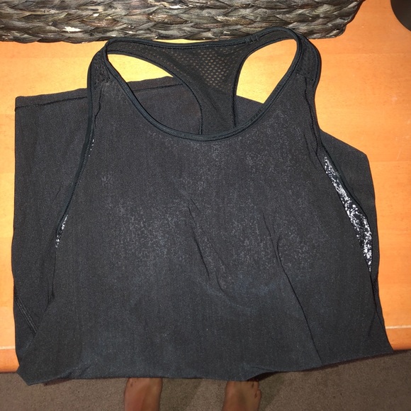 Lulu lemon built in bra tank!! Never worn - Picture 1 of 4